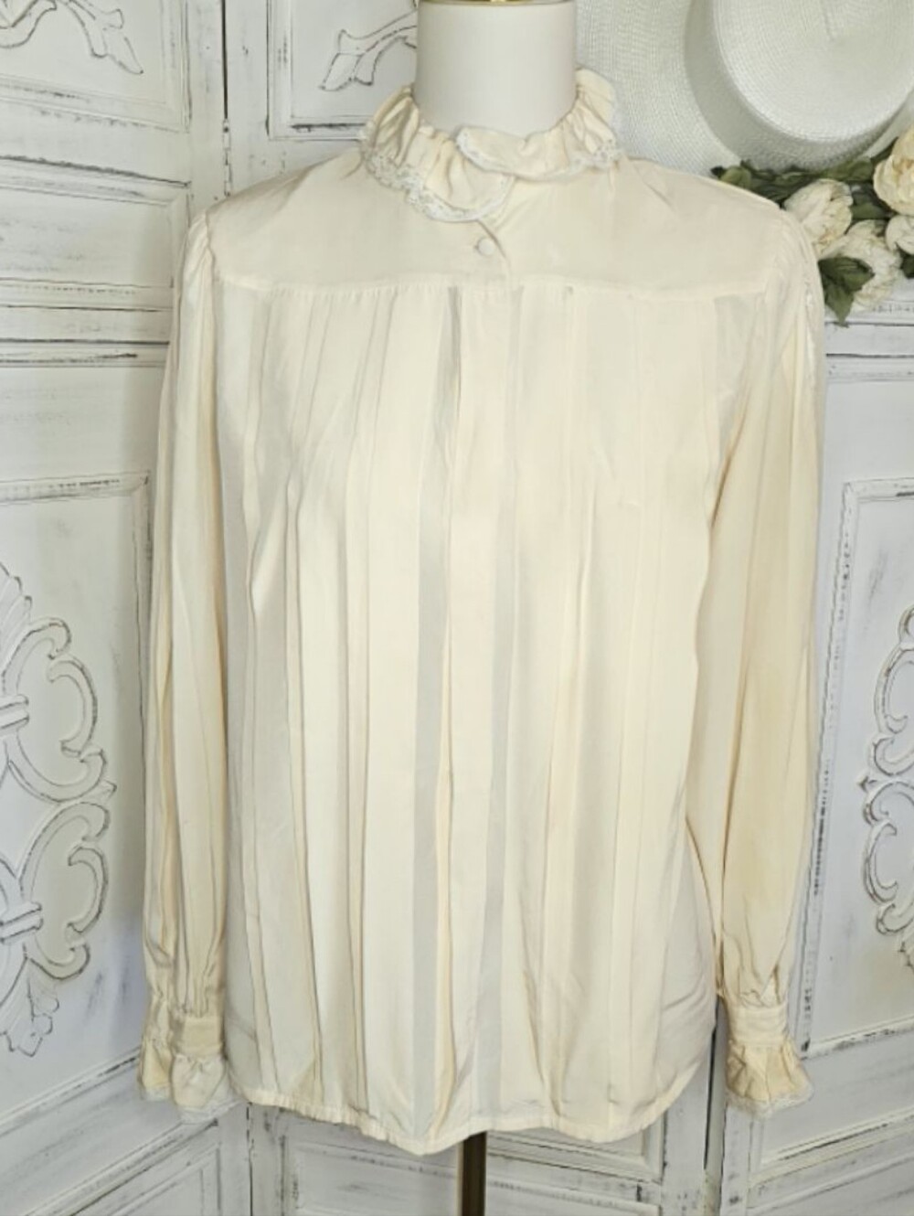 Vintage 80's Victorian Ruffled Lace Trimming Long Sleeves Vanilla Silk Blouse